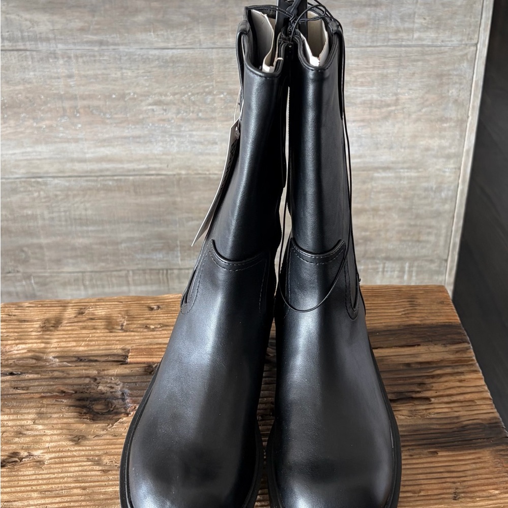 Women's Black Boots - Picture 2 of 4